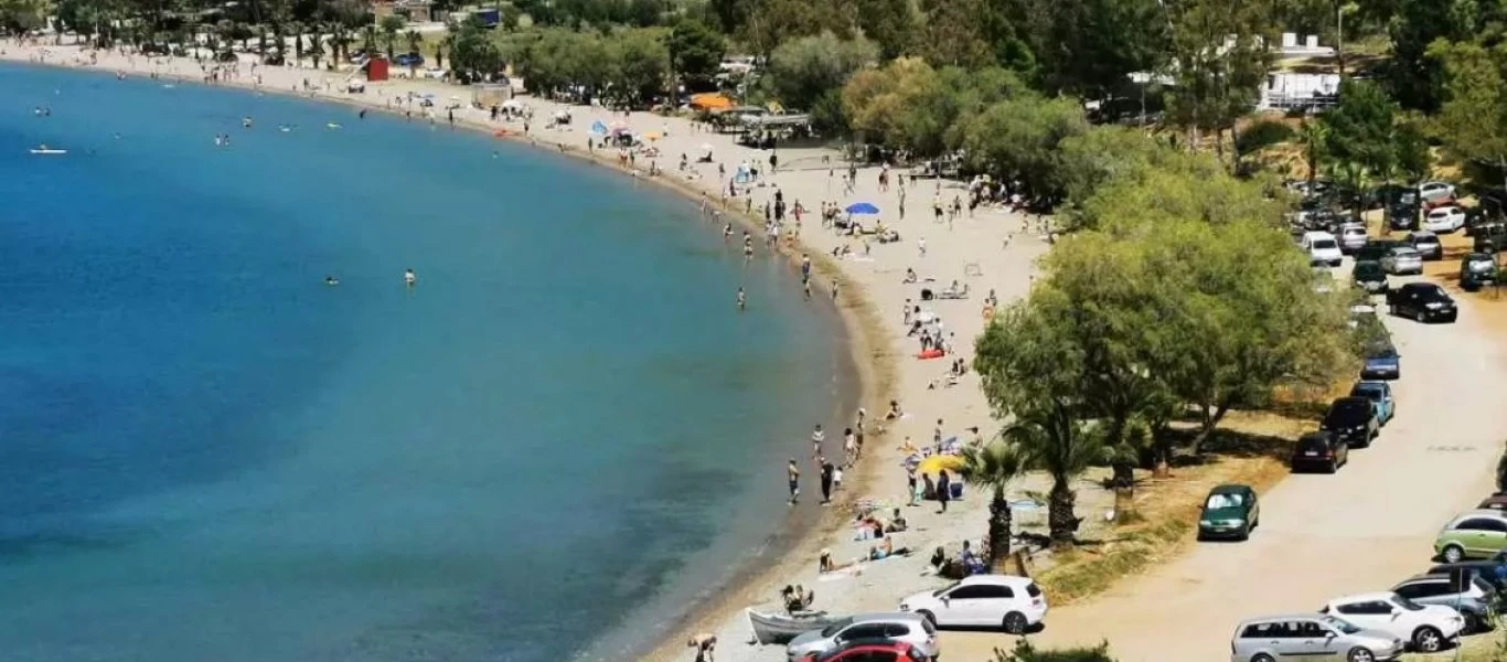 Κοσμοσυρροή σε παραλία της Αργολίδας - Εικόνες που θυμίζουν καλοκαίρι (φωτο)